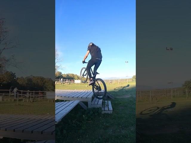 PARKOUR IN MTB FULL SUSPENDED #shorts #mtb #mountainbike