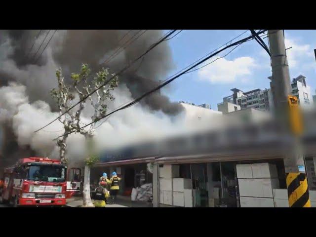 서울 송파구 가건물에서 화재…4개 점포 전소 / 연합뉴스TV (YonhapnewsTV)