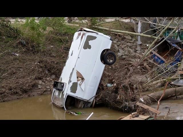 Power workers clean up storm damage in North Carolina | REUTERS