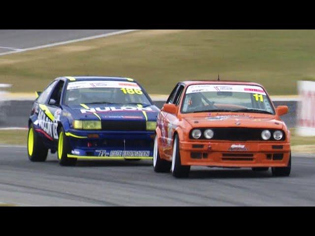 Incredible Toyota AE86 Vs BMW E30 Battle