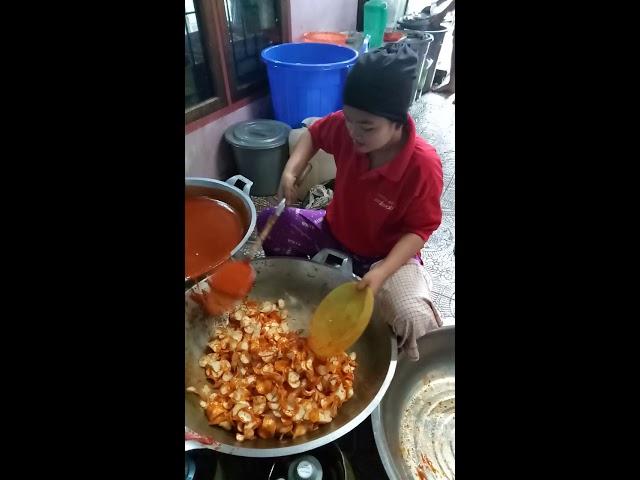 Proses pembuatan kripik Balado salsabila,  Bagi yg berkunjung ke padang ini oleh2ranah minang