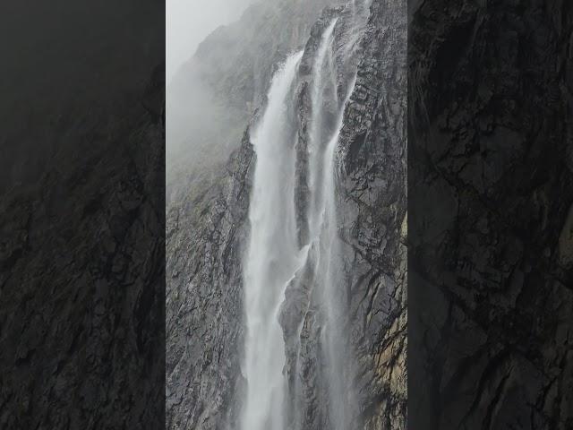 Cirque de gavarnie #pyrenees #mountains #nature #cirquedegavarnie #cascade #montagne #youtubeshorts