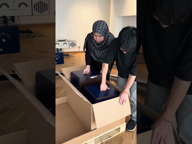 Unboxing the Brionvega Radiofonografo RR226