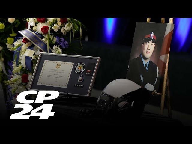 Family pay final respects to slain Toronto police officer