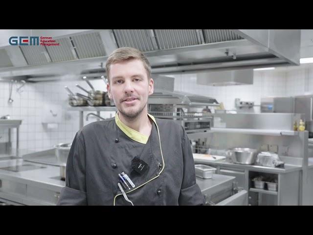 Zhicheng Lü: Ausbildung zum Koch in Düsseldorf