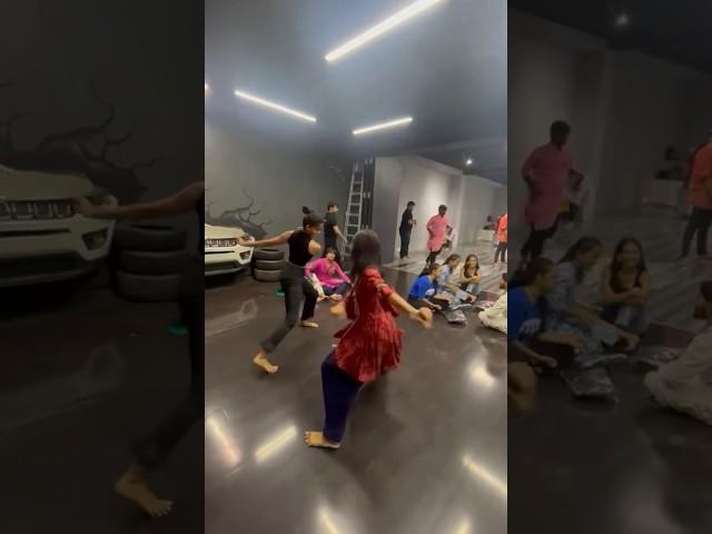 Sittings?¿ #paonkijutti #thangaatgarba #garbasteps #sittings #postures #dance #dancevideo #nootan