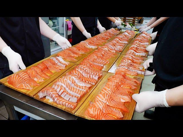 Amazing! Long sushi made of huge salmon. And various kinds of fish sushi. / Korean street food