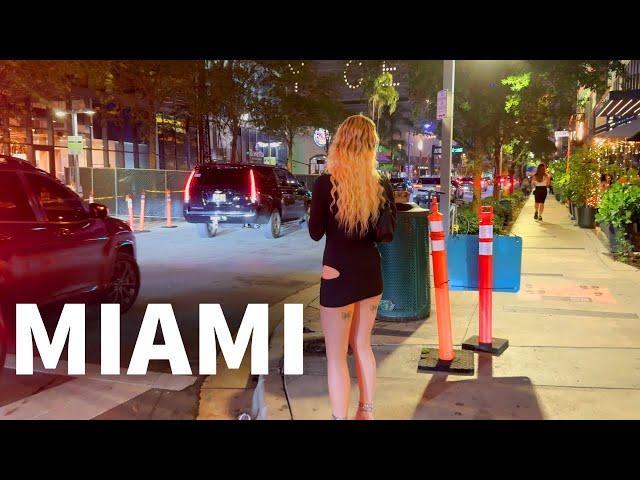 Miami Weekday Nightlife: 4k Walking Tour