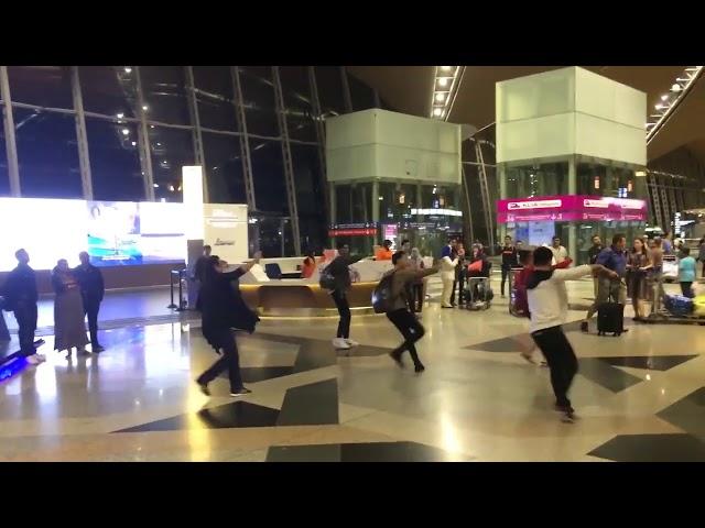 Flashmob tarian Zapin kat KLIA... Slamber jer diorang ni... Terbaik!!!