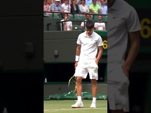 Carlos Alcaraz Impresses Wimbledon Crowd with Racket Catch 