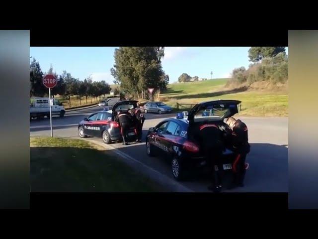 CAMIONISTA VIENE FERMATO DAI CARABINIERI E NONOSTANTE SIA TUTTO A POSTO E GUARDATE CHE SUCCEDE!!