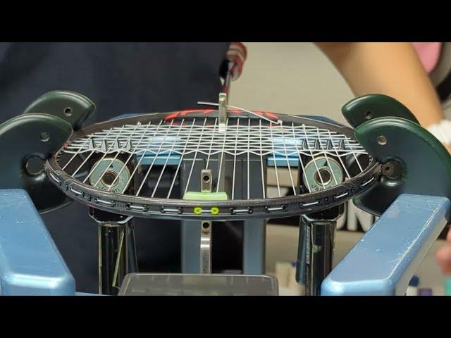 Badminton Stringing: How to weave cross string through main string