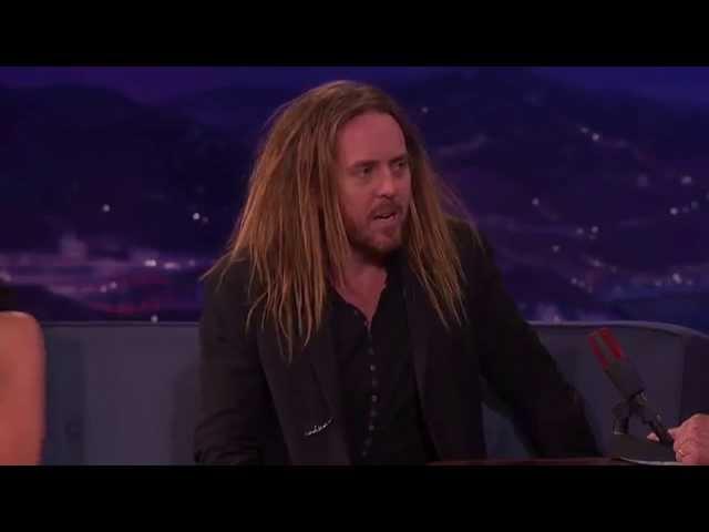 Tim Minchin and Matildas Perform "When I Grow Up" on Conan