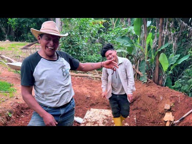 Mi hijo se va a quedar una semana aquí en la finca así que hoy me va ayudar a tapar el pozo séptico