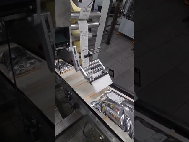 Работа аппликатора этикеток А-150 | Маркировка Лутовских снеков