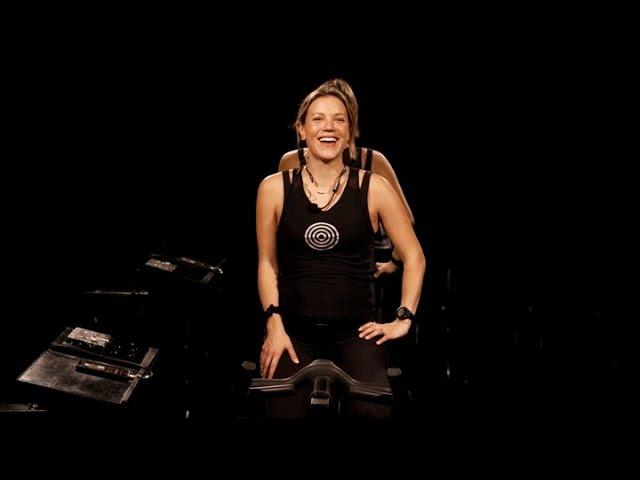 ¡30 min de Indoor Cycling! Síclo con Sofía