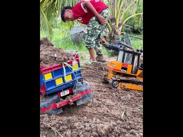 Borey RC teams is refilling up the lake near construction site.#excavator #rccars #rctrucks