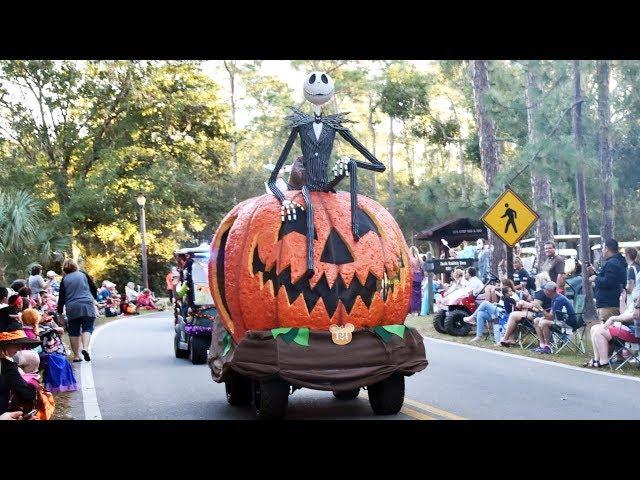 Disney's Fort Wilderness Halloween Golf Cart Parade 2018 w/ Pirate Chip & Vampire Dale, Disney World