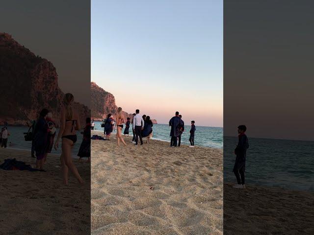 ВЫПУСКНИКИ на ПЛЯЖЕ АЛАНИИ Graduates on the beach in Alanya