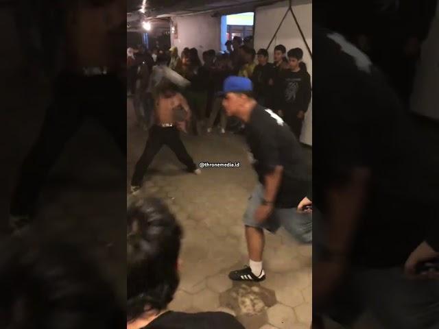 Hiyaaattt  #crowd #mosh #moshing #moshpit #pogo #chaos #shorts #twostep #gigs #punk #underground