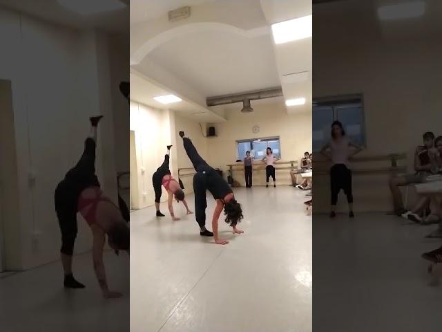 Little exercise of FloorWork - Adult Contemporary Dance Classes | teacher Laura Gioia