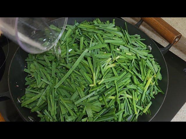 여름부추는 김치나 나물보다 이렇게 드셔보세요!! 간단하고 건강하고 맛있어요/ 부추조림 Braised Chives