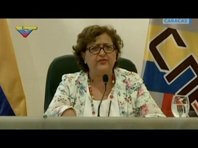 Venezuela aplaza elecciones locales entre tensión por referendo