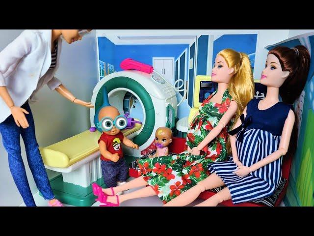 SUMMER PREGNANT DOLLS AT THE OPTOMETRIST! MOM WON'T BELIEVE IT (Katya and Max funny Barbie dolls