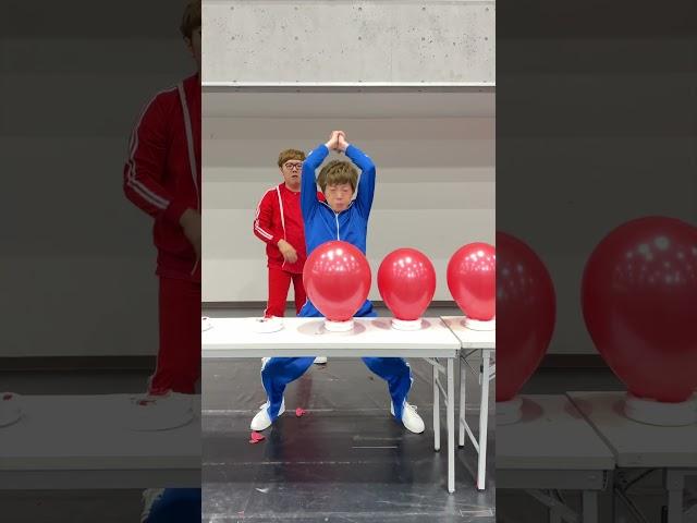 兄弟で風船割り