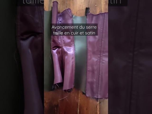 Projet du moment : serre taille en cuir noir et satin prune