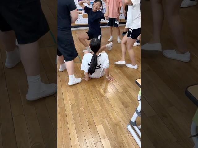 6학년의 흔한 쉬는 시간. 수업을 이렇게 열심히 들어주는 건 어때? #6학년 #쉬는시간