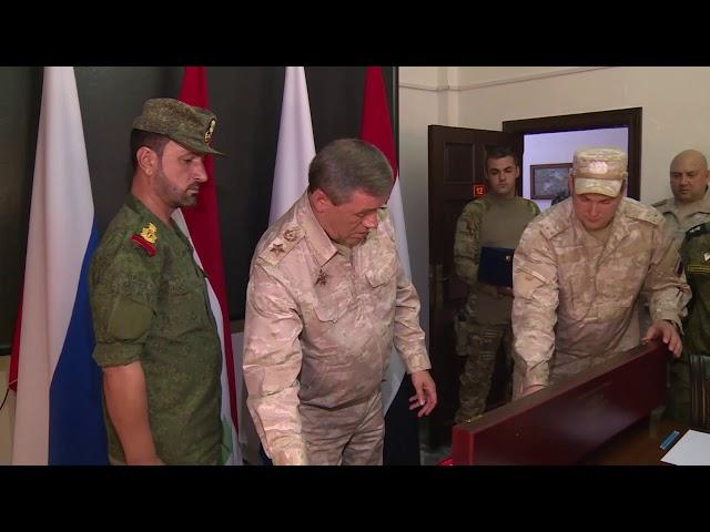 Awarding a weapon of honour to the SAA General from the Russian Defence Minister