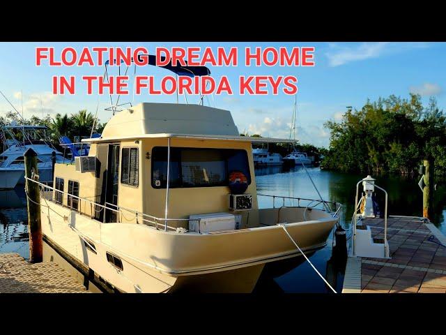 Living on a houseboat in the Florida Keys !!