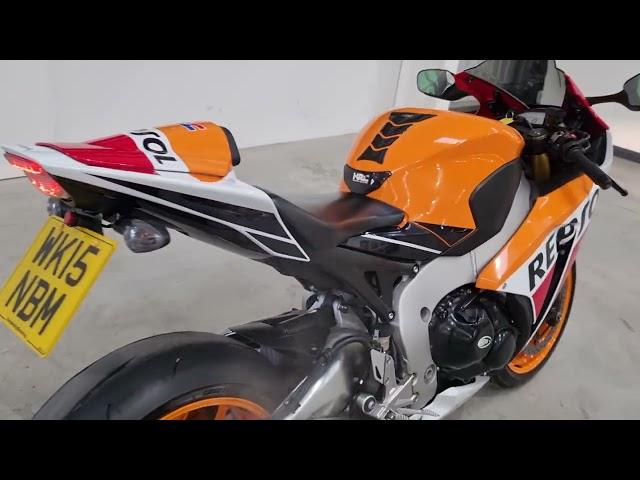 Honda CBR1000RR Fireblade Repsol 2015 - Completely Motorbikes