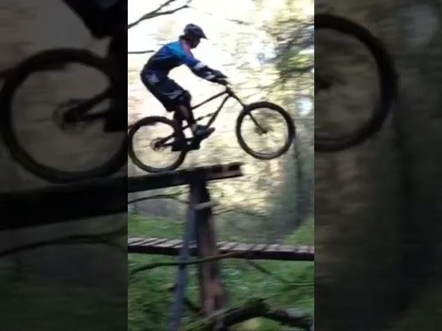 Galinha voadora  #btt #enduro #mtb #shorts #alvercabackyardbikig #jumping #freeride