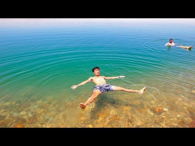 FLOATING ON THE DEAD SEA! (Jordan)