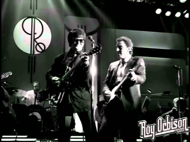 Roy Orbison and Friends - "Dream Baby" - from "Black and White Night"