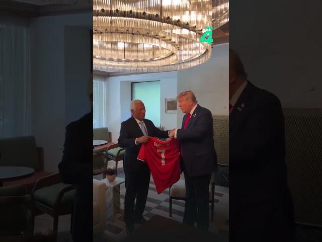 رونالدو لترامب: "ألعب من أجل السلام".. على قميص مُهدى خصيصًا!