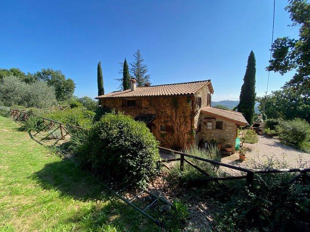 CD982 Monte Castello di Vibio: restored farmhouse with lush garden and pool