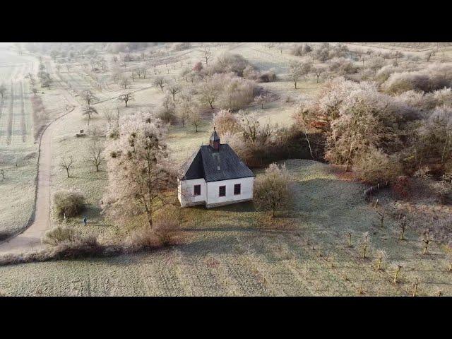 Im Winter: Ein Rundflug über die Hollarkapelle in Ockstadt