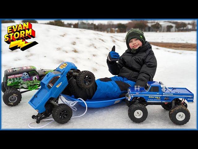 It's A Snow Day! RC Monster Trucks BIGFOOT - GRAVE DIGGER - EVAN STORM Playing On The Ice