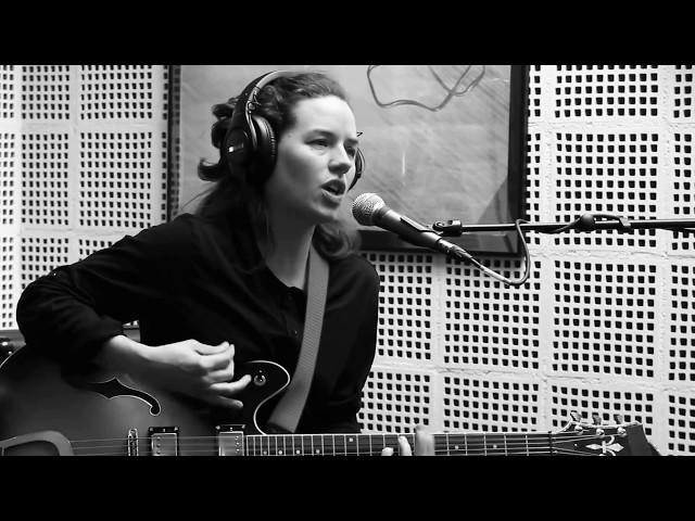 Petra und der Wolf - The Wheel (Live @ Radio 3FACH)