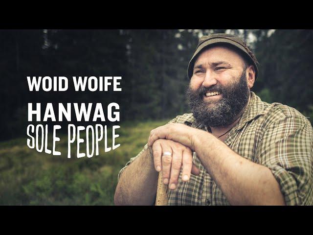 The wildlife whisperer - on an adventure hike with HANWAG SOLE PEOPLE 'Woid Woife'.