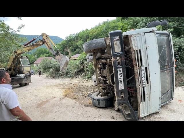 Опракинуло камаз в горном селе дагестна