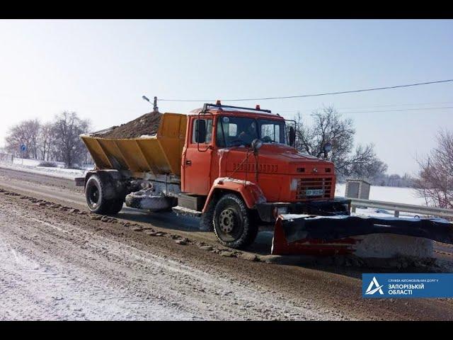 В ніч з 24 на 25 січня на дорогах держзначення області забезпечувало проїзд понад півсотні техніки