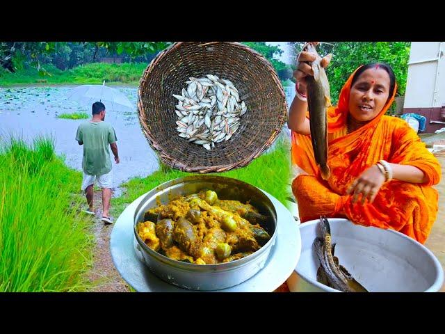 বর্ষার বৃষ্টিতে ভিজে কৈ মাগুর শোল ল্যাঠা পুটি মাছ ধরা সঙ্গে দারুন স্বাদের রান্না | rainy day fishing