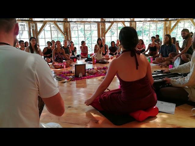 Om Ganesha Om Ganapati Om Mantra Chanting / Kirtan (from Mooji Sangha)