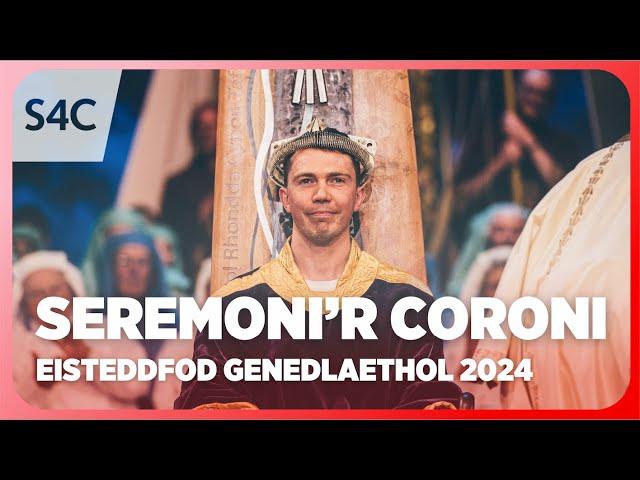 Gwynfor Dafydd yn ennill y Goron | Seremoni’r Coroni | Eisteddfod Genedlaethol 2024 | S4C