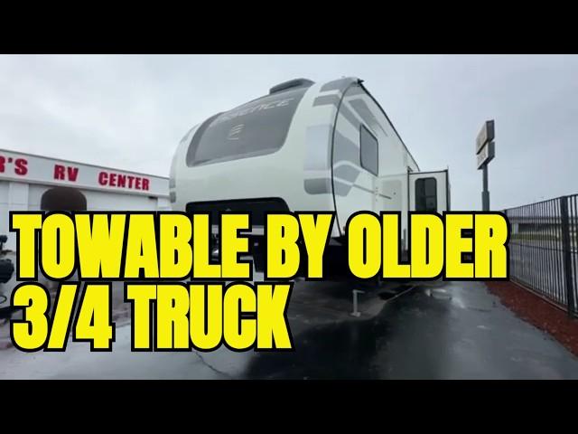 Small but INCREDIBLY SPACIOUS 5th wheel--2025 Esscence 28RLS