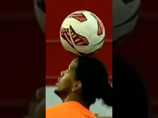 Ronaldinho Freestyle Skills